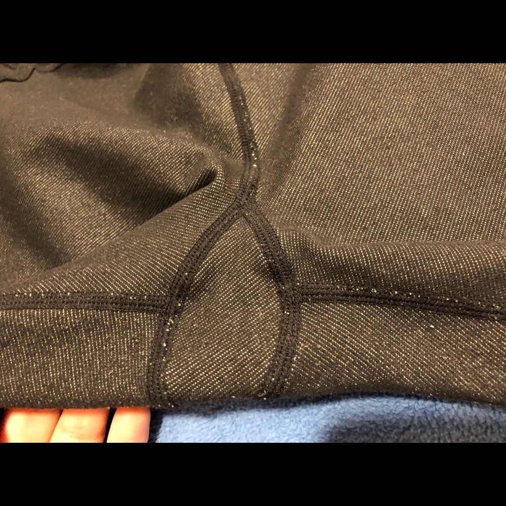 Lululemon Dignity Crop Blk Denim 10 LIKE NEW - Picture 9 of 9